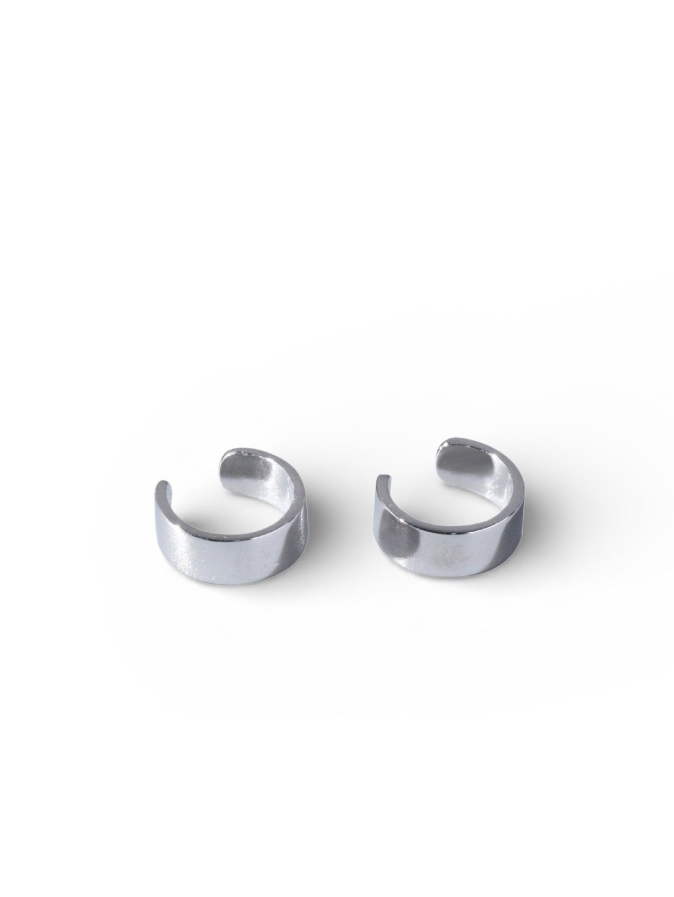 Minimal U-line ear cuff