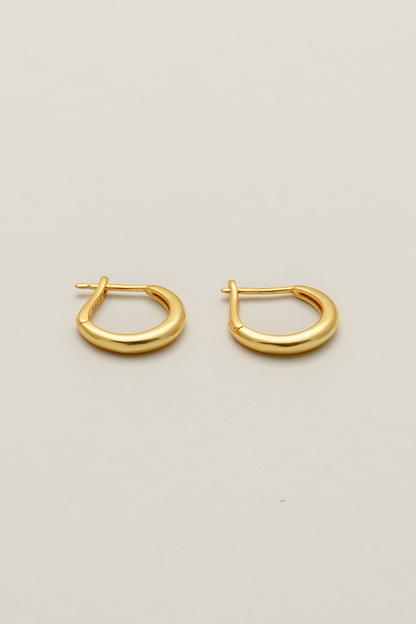 Smooth metal hoop pierce