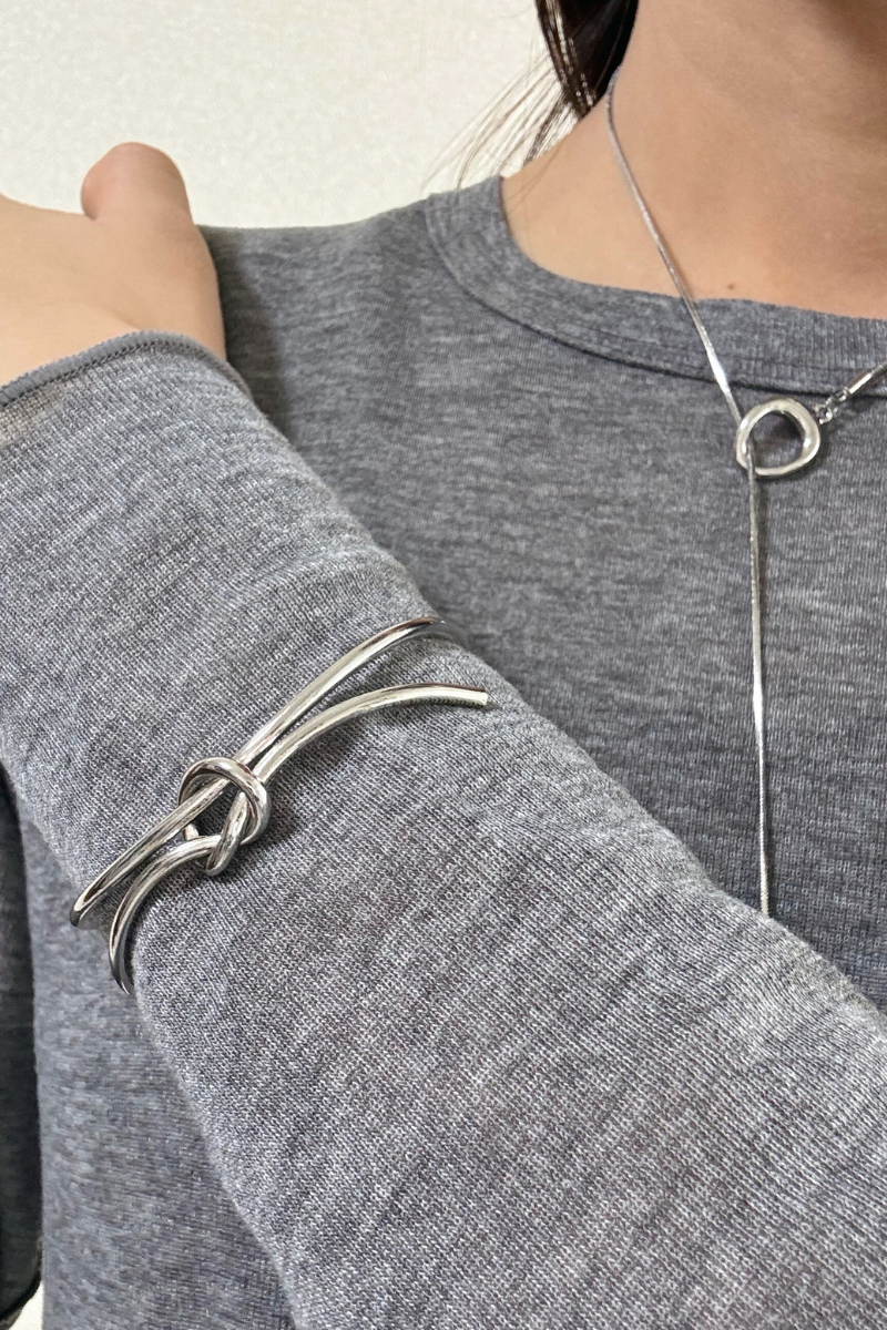 ノットデザインメタルY字ネックレス