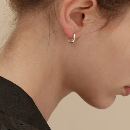 Smooth metal hoop pierce