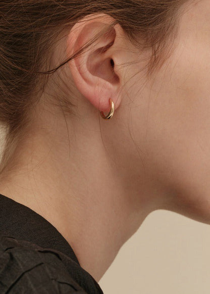 Smooth metal hoop pierce